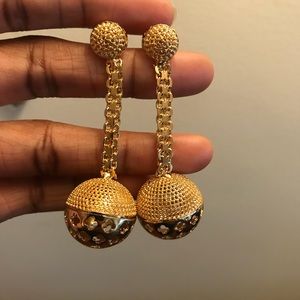 Golden drop earrings.